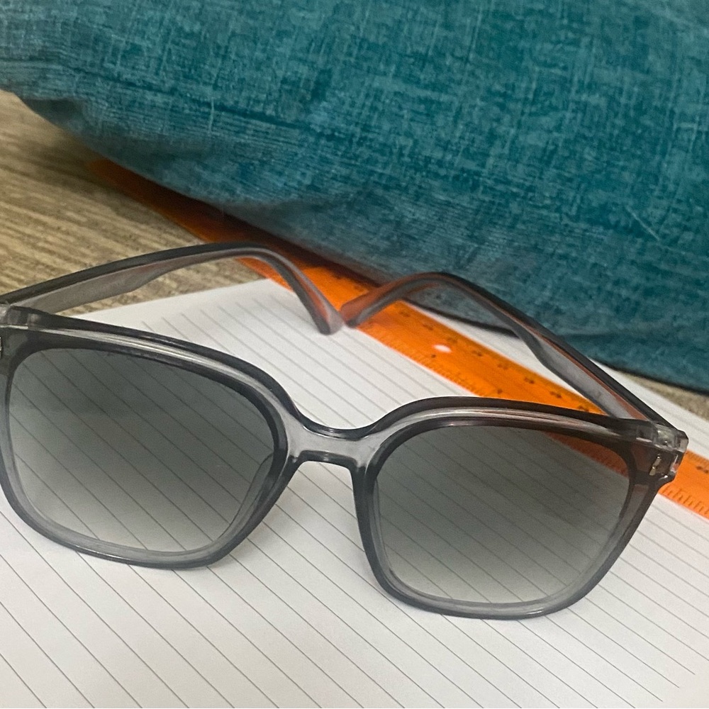 Stylish Gray Oversized Sunglasses UV400 Protection 80079
